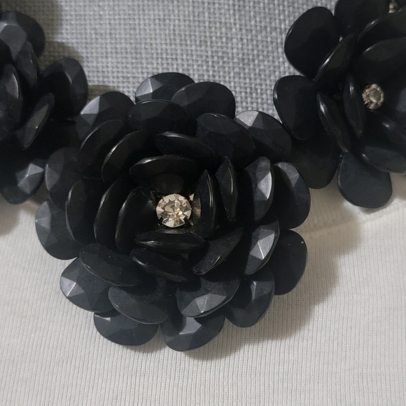 Vintage Statement  Gold Plated Necklace Big Black Plastic Roses w/ crystals. - Picture 9 of 10